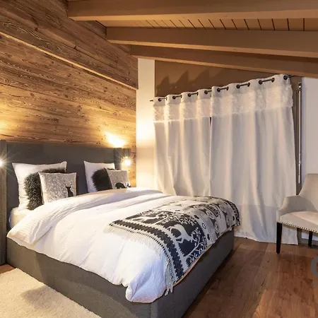 Palm Springs 5 *